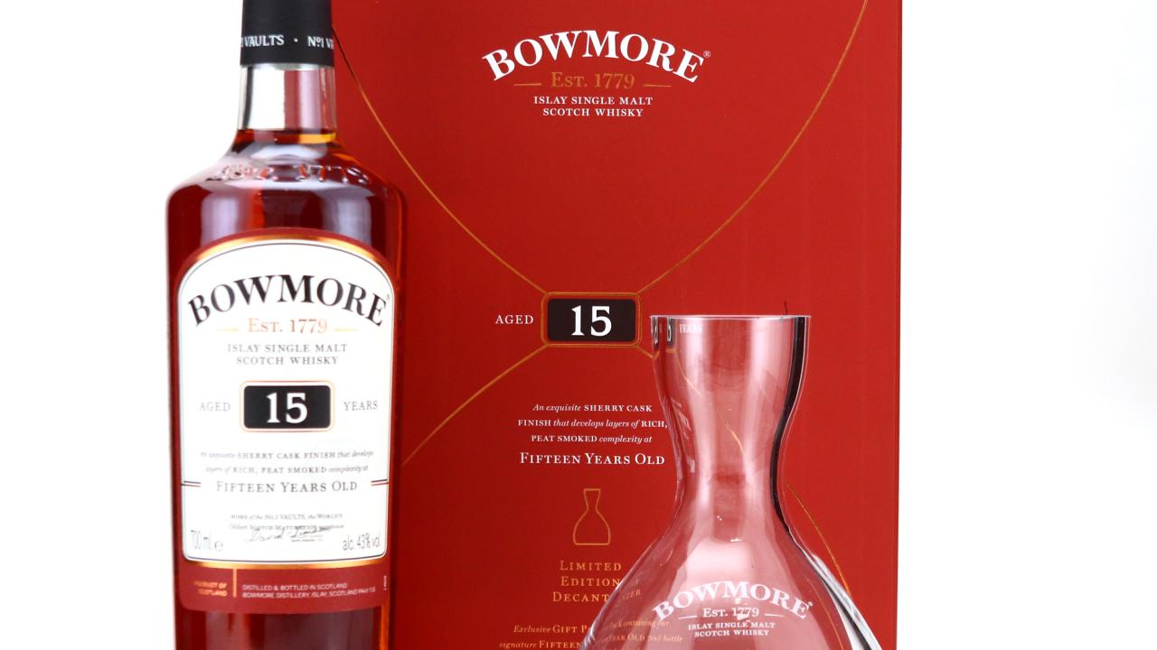 Bowmore 15 Year Old - Decanter Gift Pack Whisky | Whisky Auctioneer