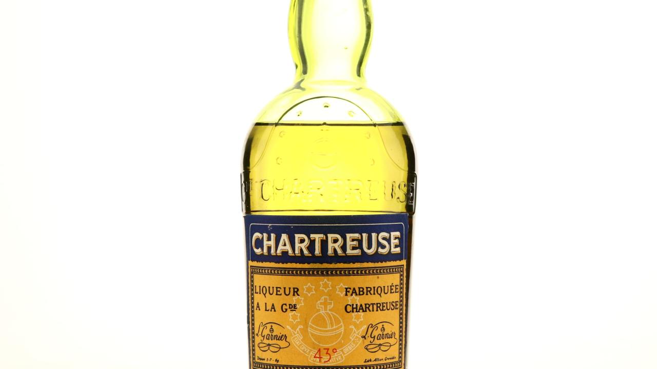 Chartreuse de Tarragona Yellow Label Half Bottle 1950s Whisky | Whisky ...
