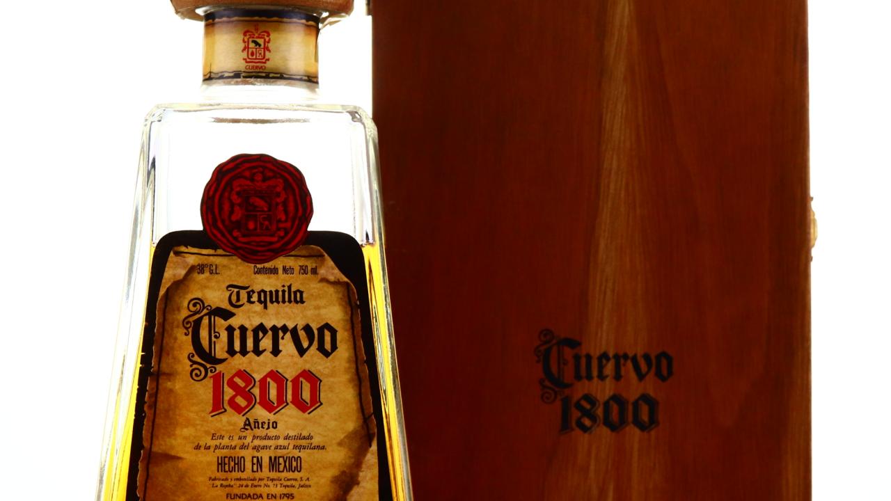 CUERVO 1800テキーラ38° Jose Cuervo テキーラ クエルボ アネホ 1800 38度 並行 700ml