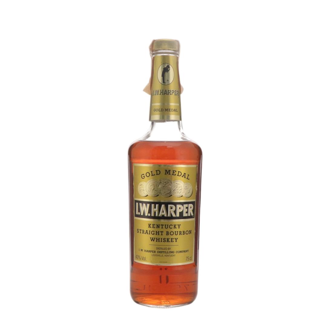 I.W. Harper Gold Medal 4 Year Old, New Charred American Oak Cask, 1981, 43% whisky bottle