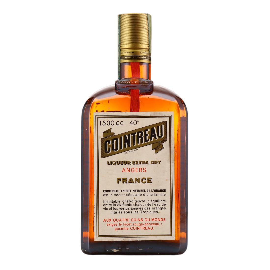 Cointreau Extra Dry Liqueur, 2008, 40% whisky bottle