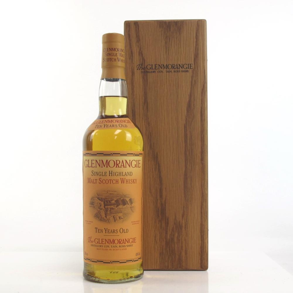 Glenmorangie 10 Year Old Signed by the 16 Men of Tain / Including Wooden Presentation Box